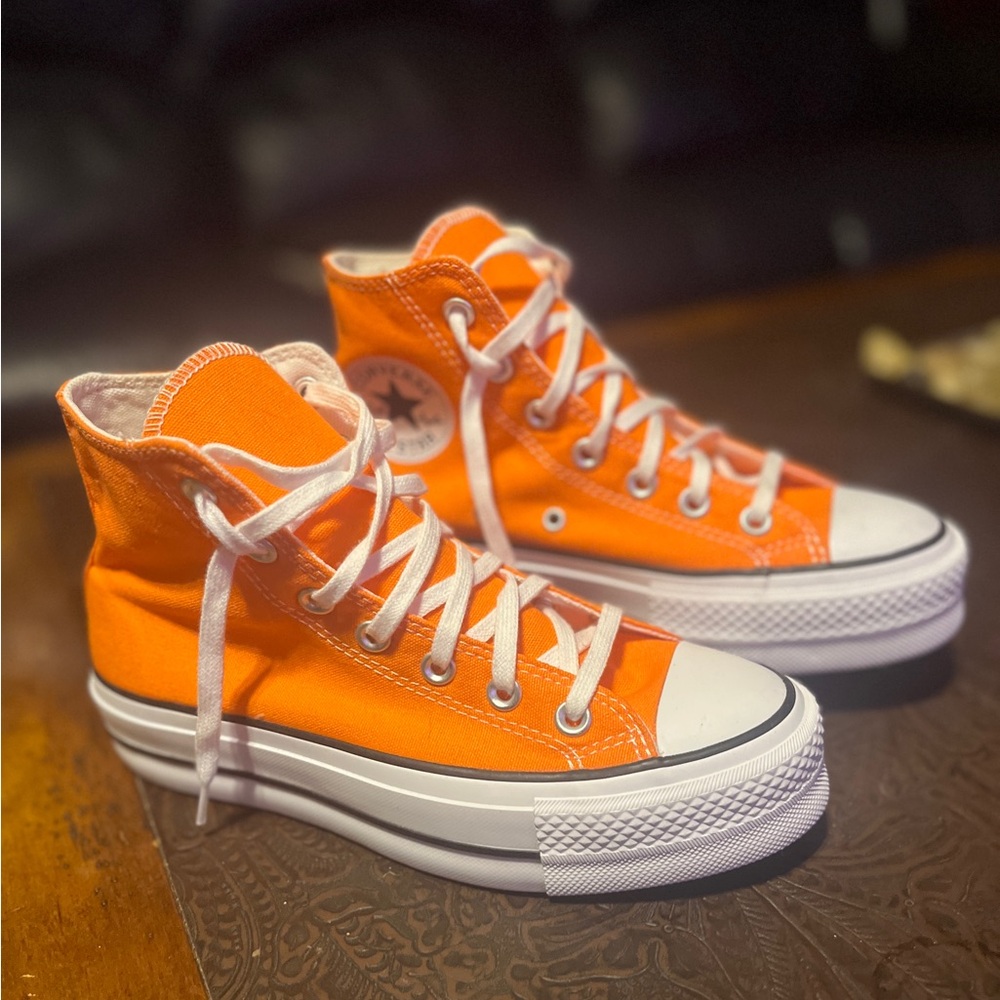 *NEW* Women/Kids 
ConverSe Orange High-Top Sneakers